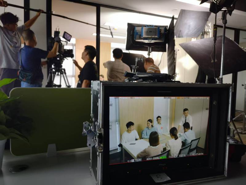 浮梁县TVC拍摄公司：科技产品视觉化大师，诠释未来感与功能美学